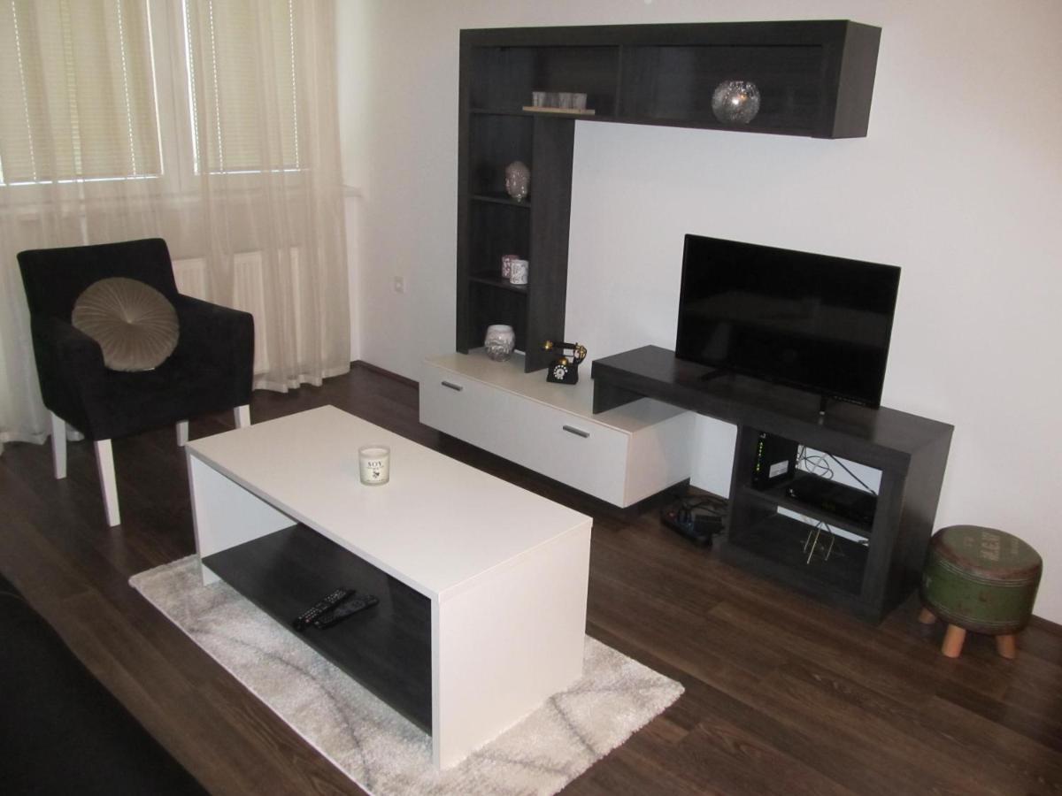 Apartment Ivi034 Kragujevac Dış mekan fotoğraf